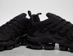 Nike Air VaporMax Plus -Footpatrol Shop fp 009090 d