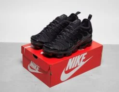 Nike Air VaporMax Plus -Footpatrol Shop fp 009090 e