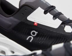 On Running Cloudstratus 3 -Footpatrol Shop fp 663779 b